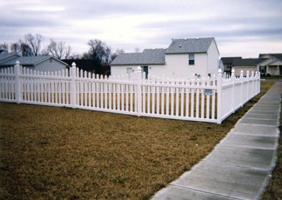 01-Residential vinyl picket fence in Groveport