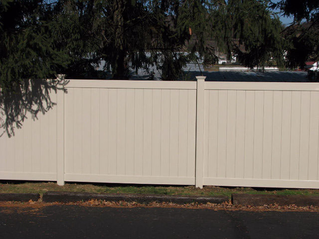 Residential vinyl privacy fence